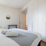 Upscale Apartment In City Center By Lovelystay